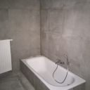 badkamer met ligbad en douche - Cerpentier